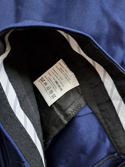 Męskie garniturowe spodnie navy – polska jakość, światowy styl!