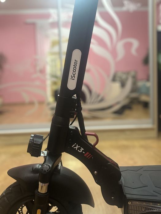 Електросамокат в ідкальному стані iScooter ix3