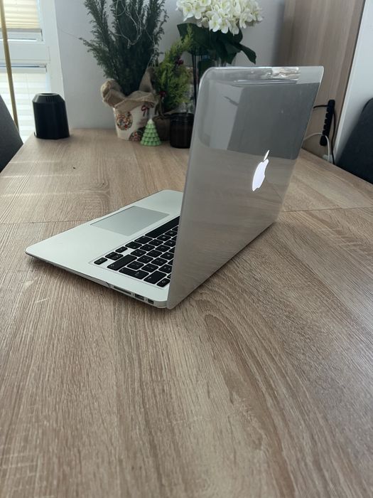 MacBook Air 13” 2015 | i5 | 8GB RAM | 128GB SSD | Sprawny