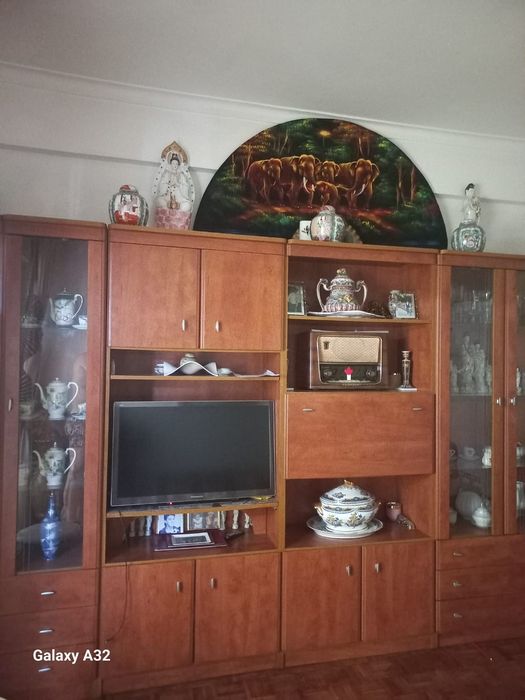 Móvel em excelente estado de conservação.