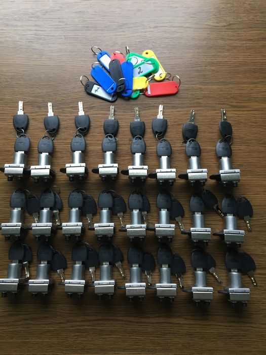 Фурнитура-замки для стеклянных  витрин