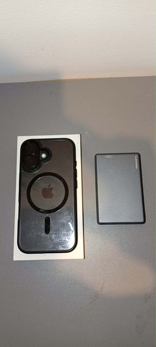 Iphone 16 black 128gb(etui,power bank magsafe)