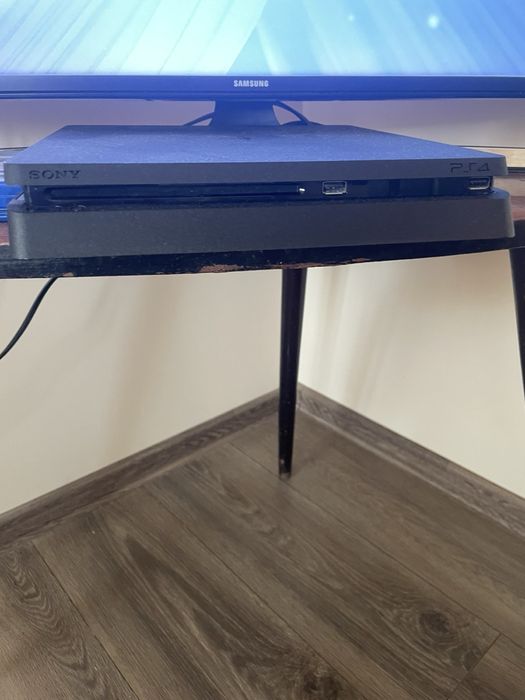 Продам PlayStation 4 на 1 терабайт
