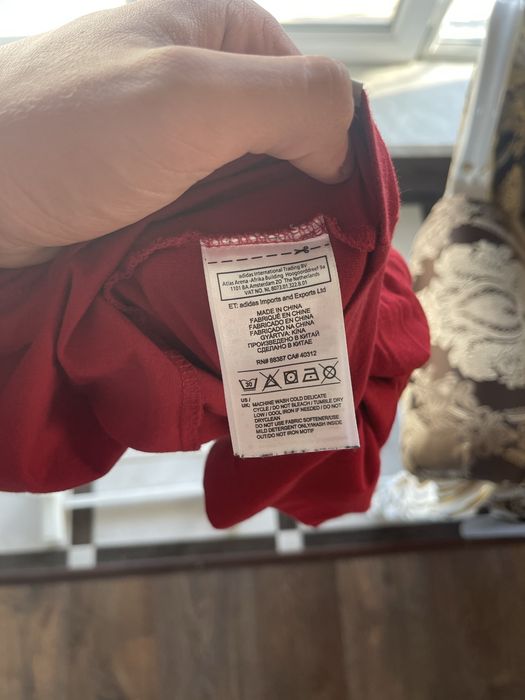 Футболка adidas  чудовому стані без нюансів (можливий торг)