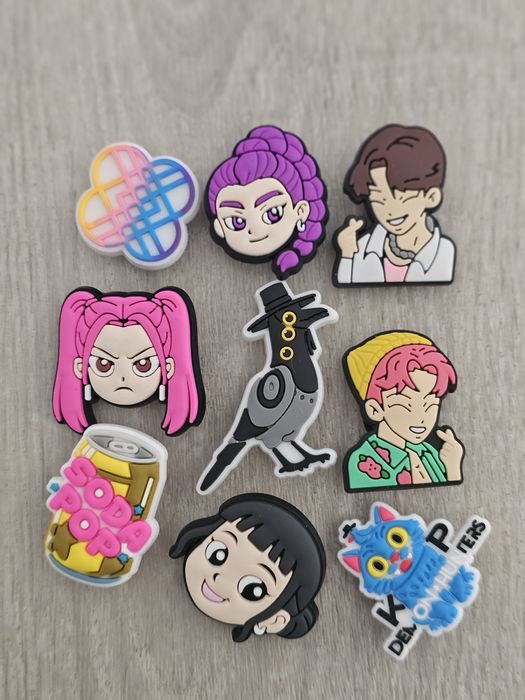 Crocs charms przypinki łowczynie demonów rumi set 22