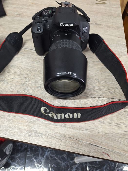 Canon 700D com lente 18-135