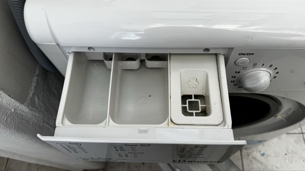 Indesit Modelo IWC 71252