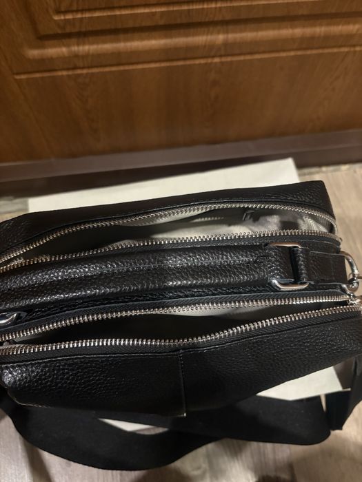 Сумочка из натуральной кожи черного цвета