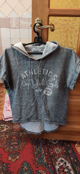 Кофточка, безрукавка, с капюшоном, торг