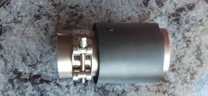 Ponteira de escape Akrapovic e REMUS