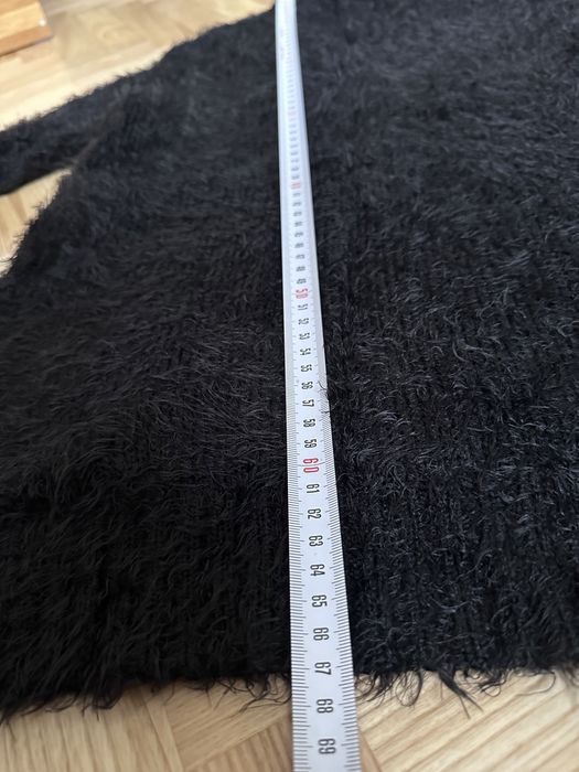 Cieplutki pluszowy sweterek golf Sinsay