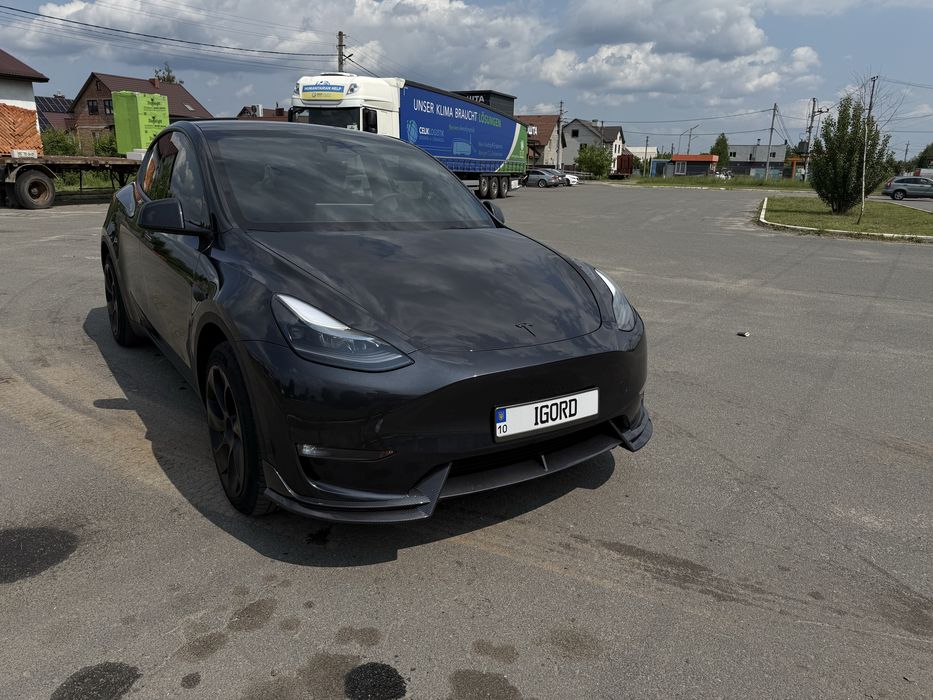 Tesla Y 2024 dual motor  +автопілот , карти Украна 2024