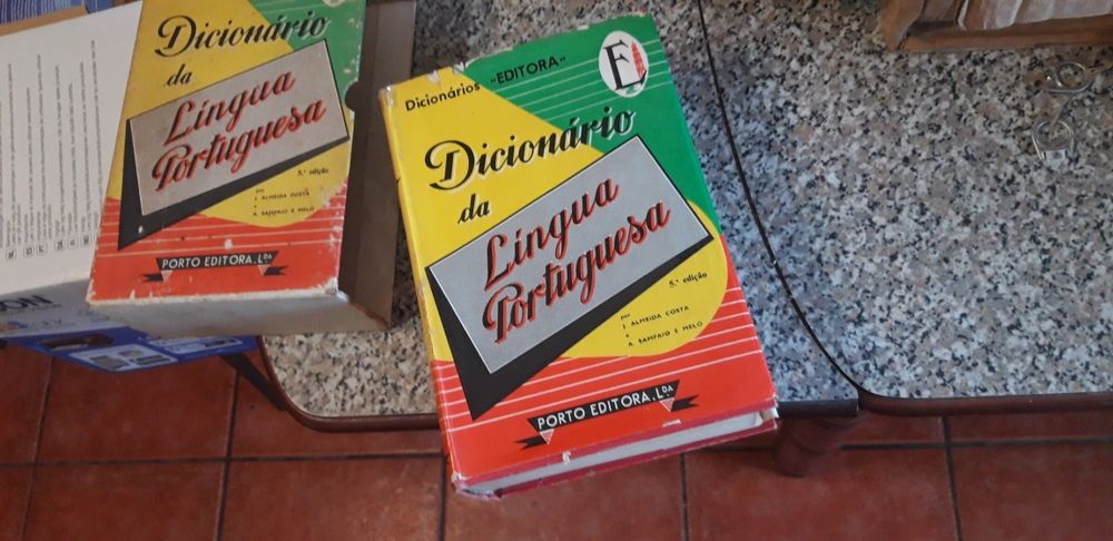 Dicionário de Língua Portuguesa Antigo