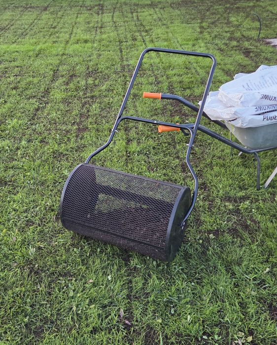 Posypywarka do ziemi piasku rozsiewacz ogrodowy siewnik walec do trawy  walec kratownicowy top dressing