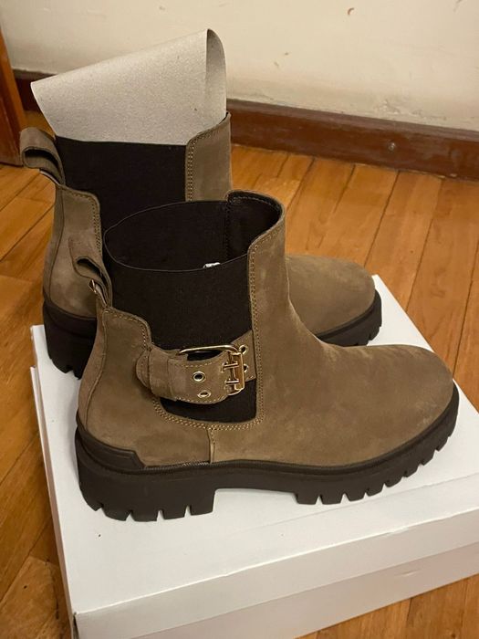 Botas Chelsea em camurça