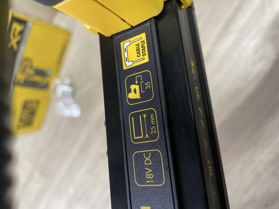 DeWalt DCN701/акцмуляторний степлер деволт