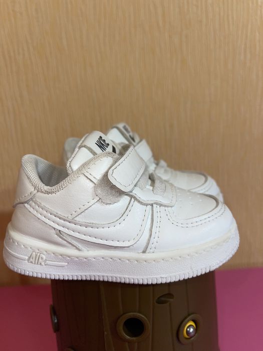 Дитячі кросівки білі 18 р