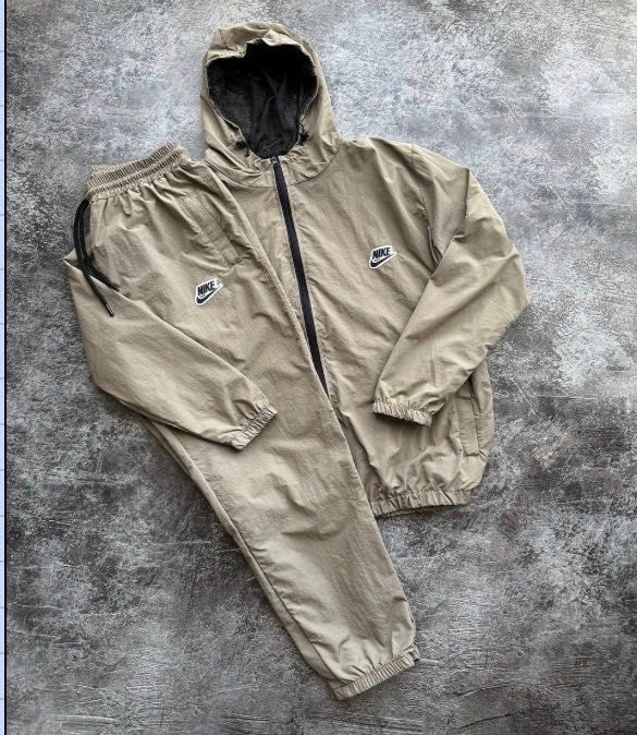 Чоловічі костюми Nike