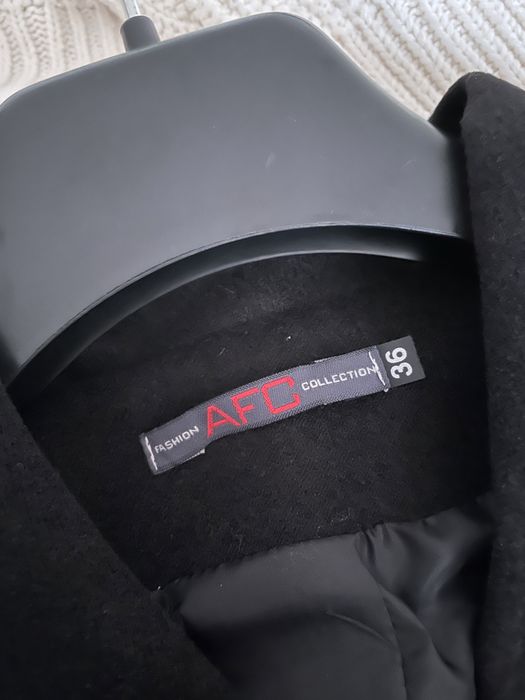 Szara ciepła kurtka z czarnymi wstawkami 36 S