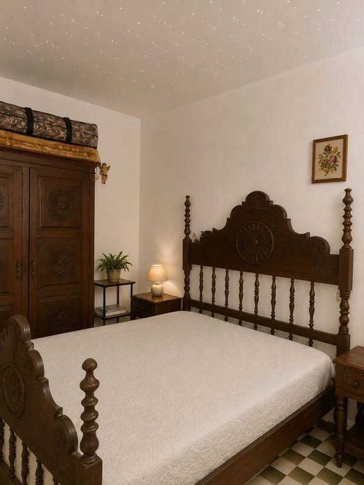 Móveis antigos em madeira – conjunto completo ou peças individuais