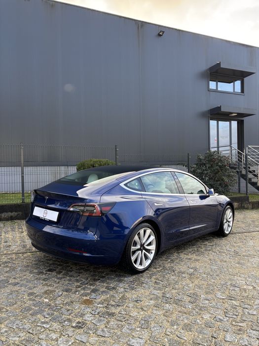 Tesla Model 3 SR+ LFP | Azul | Interior Branco | Jantes 19"