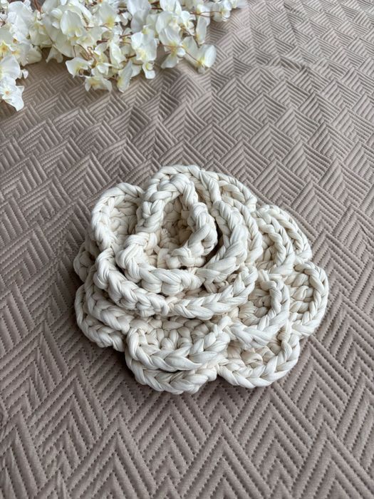Vendo Flores em crochet, lindos apontamentos de decoração.