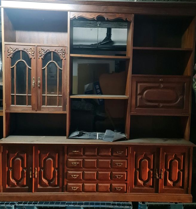 Móvel de sala em madeira maciça