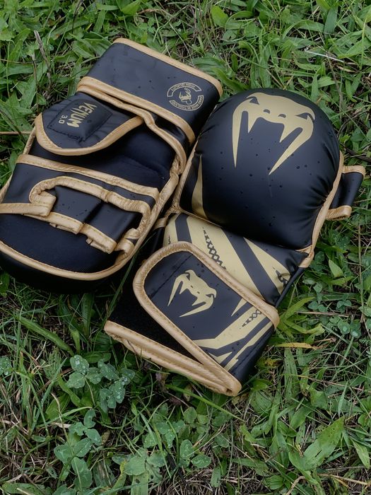 Перчатки для MMA Venum