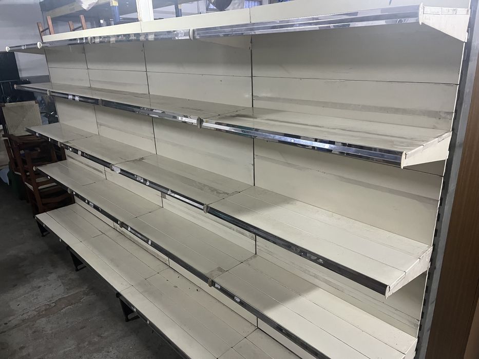 Estante de parede composta por 4 modulos com o total de 3.86mt