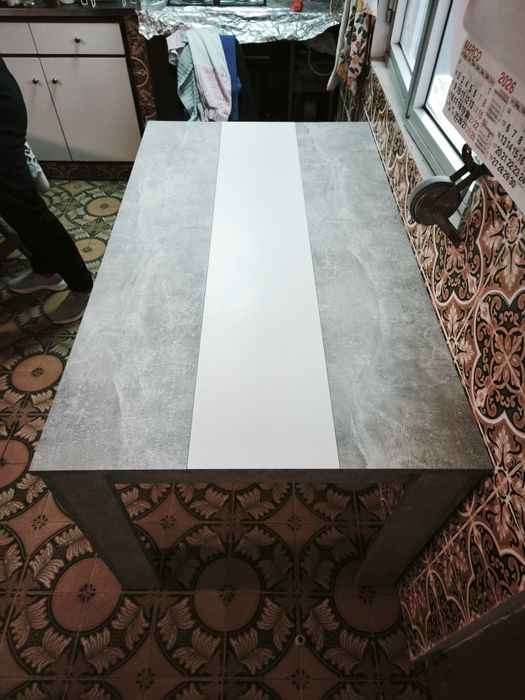 Mesa de cozinha ou sala e cadeiras