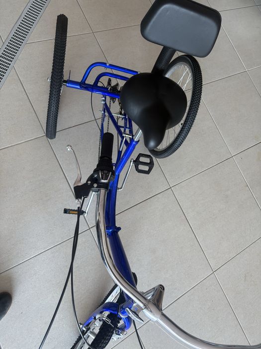 Bicicleta com tres rodas nova