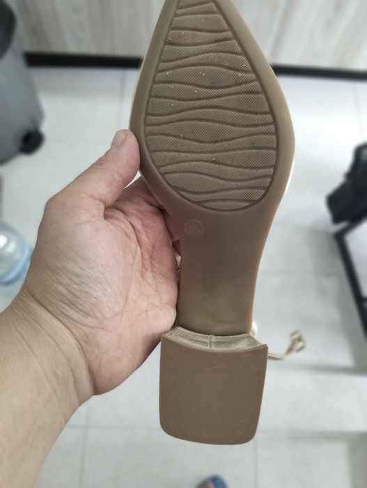 Sapato dourado cerimónia