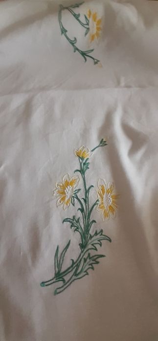 Rico Lençol de Linho Caseiro-Bordados Manuais