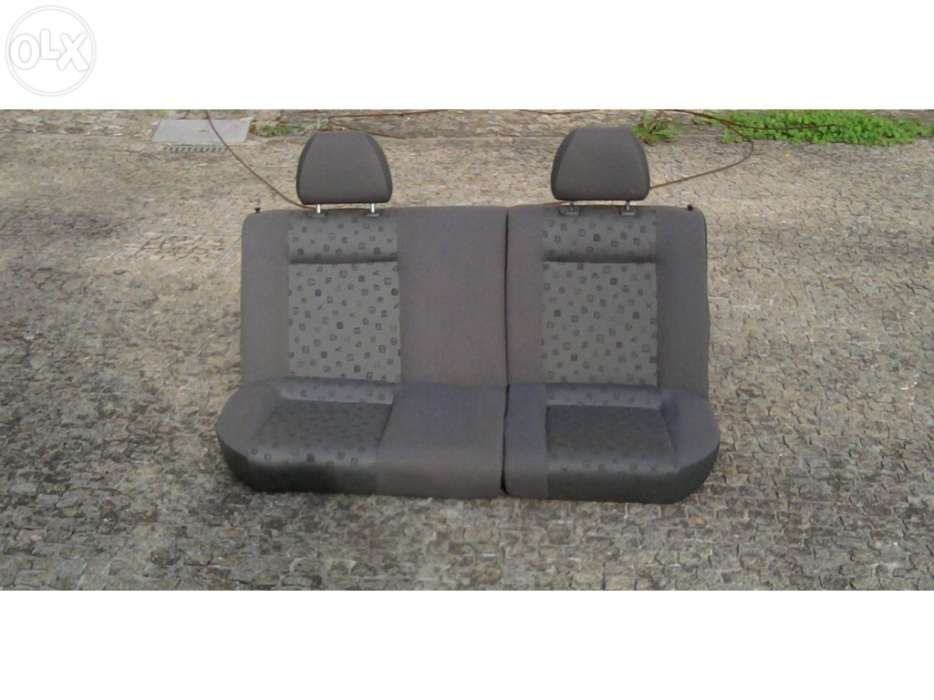 Bancos traseiros de carro