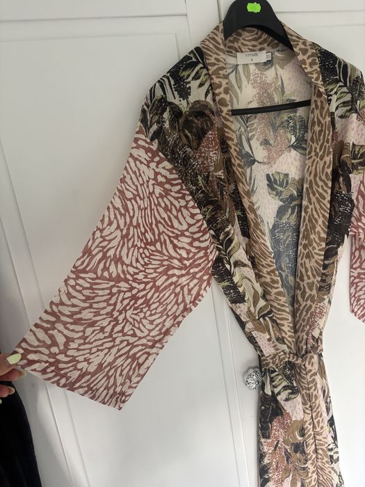 Cream kimono z paskiem w kolorach ziemi narzutka pareo na plaze