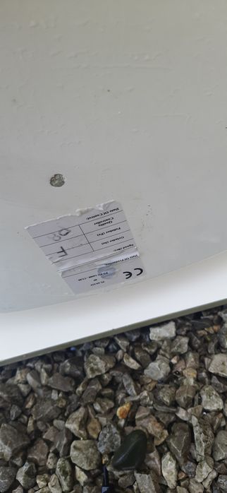 Duża umywalka nablatowa z baterią