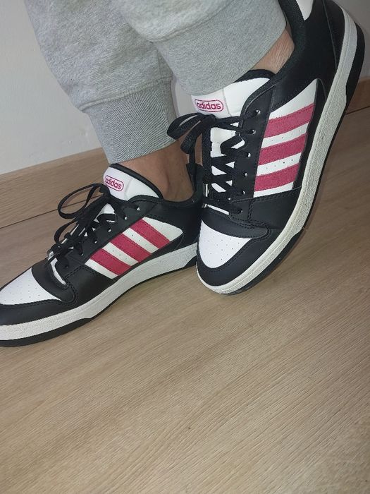 Ténis Adidas USADOS - Preto/Branco/Rosa - Clássicos (Tamanho 46)