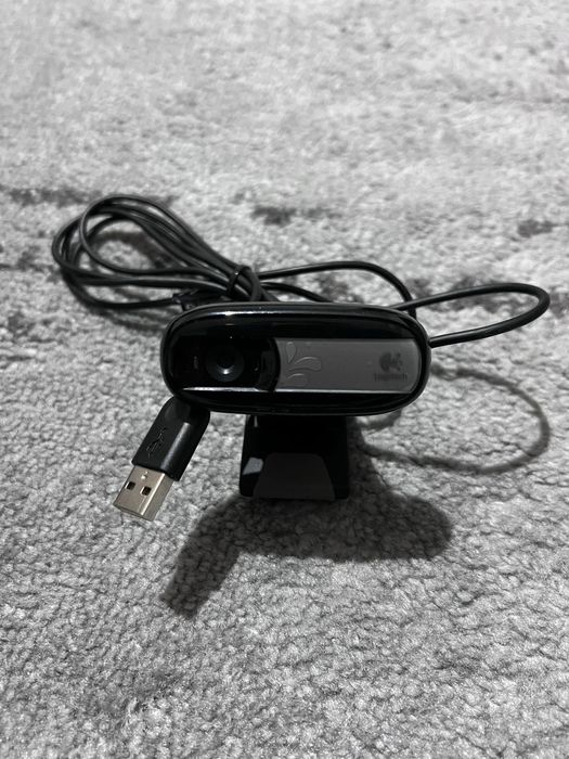 Продам: клавиатуру, монитор, мышку и камеру.