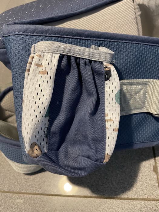 Porta-bebé ergonómico com assento de anca