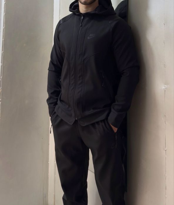 Спортивний чоловічий костюм