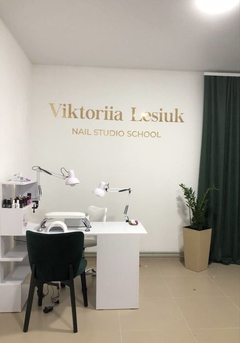 Здається робоче місце для майстра манікюру