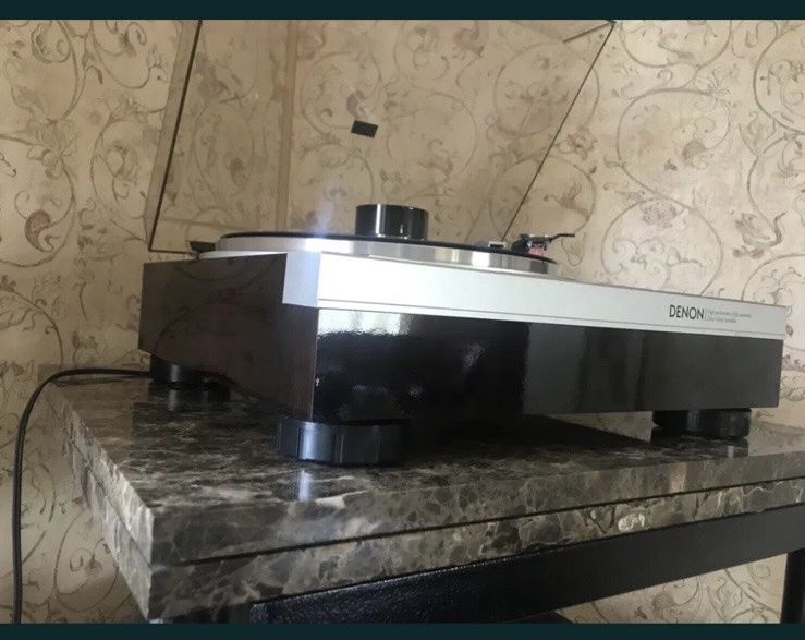 Gira Discos Denon DP47F