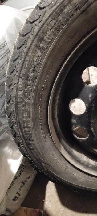 Opony sprzedam wraz z felgami