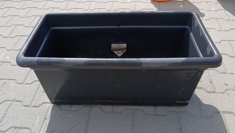Donica plastikowa na kwiaty