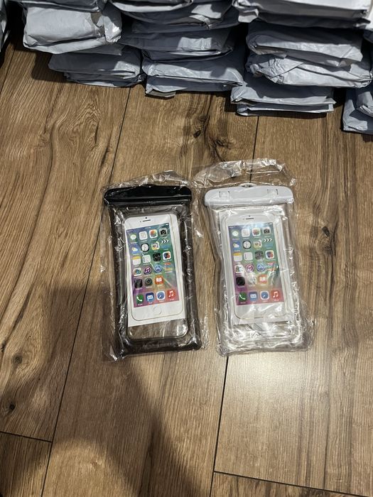 38 czarnych i 38 bialych etui wodoodpornych na telefon