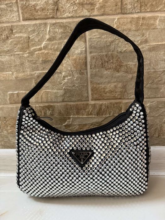 Сумка Prada Satin Crystal Mini Re-Edition 2000.