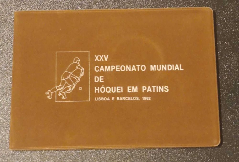 53 moedas + dossier + folhas para moedas