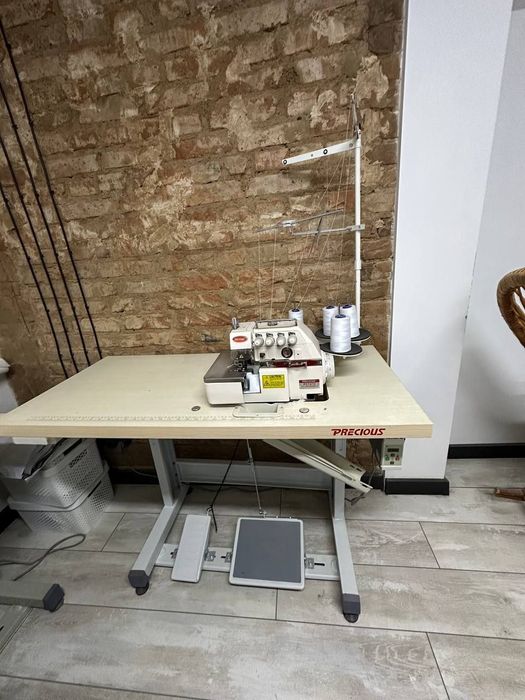 Оверлок -машинка Precious PC747D.