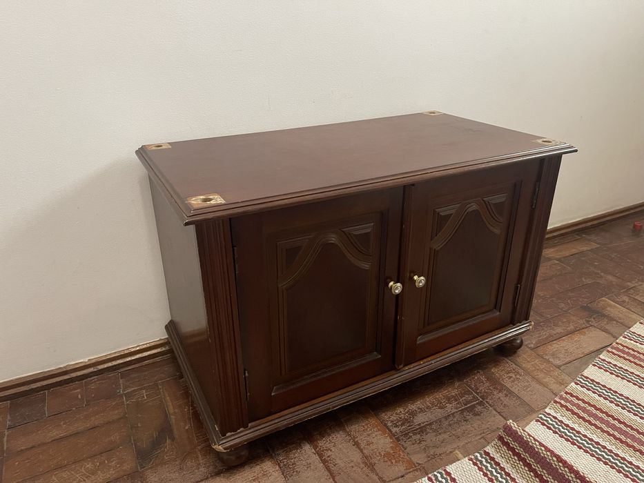 Móvel madeira com portas