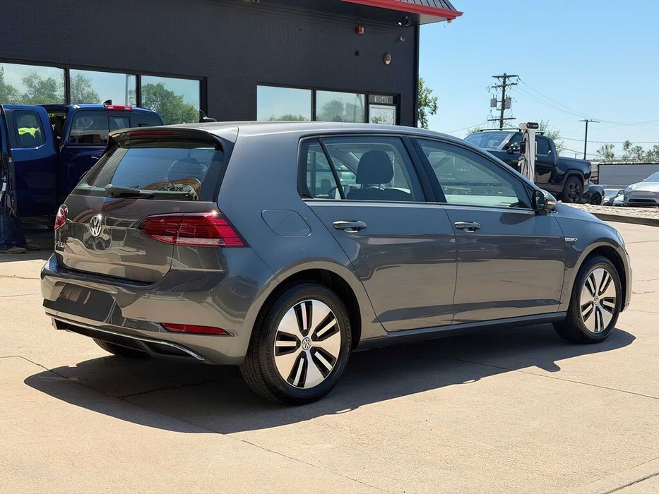 Volkswagen e-Golf SE      2019